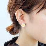 【chimie-86Y】ジャパンヴィンテージ Ivory Flower capとフランスビーズのピアス・イヤリング