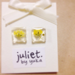 黄色い押し花のピアス