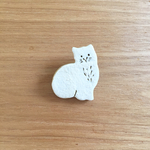 お猫さまブローチ