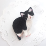 呼びました？猫ブローチ　ハチワレ☆羊毛