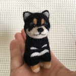 羊毛フエルト　柴犬　黒ミニお座りポーズ