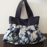 ふわ軽バック　夜空に浮かび上がる花柄