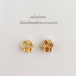 全品￥300✨春におすすめ🌸ゴールドフレームのトライアングルピアス