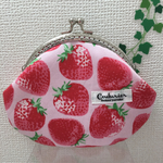 いちごのバイカラー❤大きめがま口ポーチ