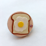 食パンのブローチ