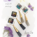 3つのお花のスクエアピアス〜タッセル付き〜