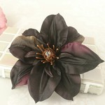 お呼ばれ・結婚式・フォーマル＊スワロフスキー煌めくクレマチス  ＊ニュアンス ブラック＊  クリップ、コサージュピン付き　  モノトーン・お花・造花・夏・二次会・着物・和装・ドレス・フォーマル