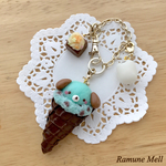 わんちゃんのチョコミントアイスバッグチャーム