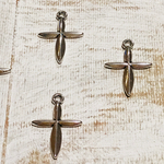 シンプル アンティーク調 クロス  シルバー チャーム  6個  18.5mm 23mm
