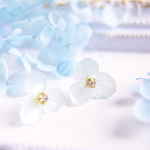 ✿ 小さなお花の可憐なピアス  ／ イヤリング ✿   〈 紫陽花 〉