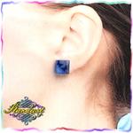 小さな青いバタフライのクリアピアス