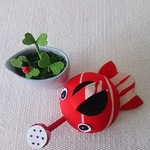 ちりめん  金魚ジョーロ&双葉の鉢植え(B)