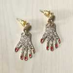 GOLD HAND RED NAIL PIERCE 