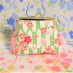 矢羽根と桜がレトロで可愛い　通しマチがま口　ポーチ　財布　小銭入れ　ミントグリーン