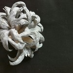 リネンのコサージュ＊ダイヤモンドリリー7.5cm（グレー）