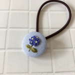 送料無料●刺繍のくるみぼたん。ヘアゴム。