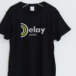 ディレイの文字が可愛いポップな音楽Ｔシャツ【ブラック】 ユニセックス 半袖クルーネックTシャツ