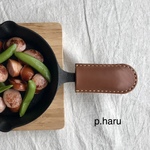 ライトブラウンのスキレットレザーハンドルカバー
