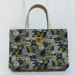 怖いより可愛いモンスター🤪楽しそうねぇ のA4ファイルがちょうど入るbag○スクールバッグ
