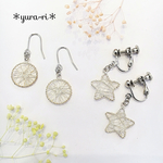 シルバーカラーのシンプルピアス
