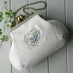 花の刺繍 がま口ポーチ バラ  コットンパール  (コットンリネン)   