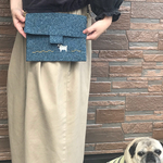 パグちゃん刺繍のショルダーバッグ（フォーン）