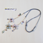 母の日に、花とリーフの紐ネックレス