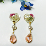 押し花とアリッサムのハートピアス／イヤリング