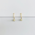 メタルステックとコットンパールイヤリング/ピアス