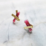 真鍮と花のクリスタルピアス（赤：ゼラニウム&ダリア）
