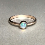 Opal cabochon 4mm / K10YG