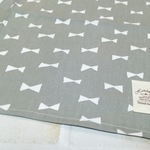 40×60ランチョンマット(グレー×リボン柄)★