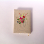 可愛い花の刺繍のブックカバー