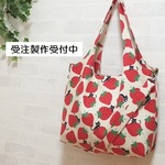 受注製作品　くったりバッグ（2way)　いちごと黒猫　マザーズバッグにも