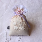 すずらんサシェ＊レース＊布花＊フランス製ラベンダー＊サシェ＊イニシャルタグ＊ビジュー付