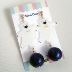 シロクマのゆらゆら玉乗りピアス