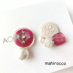 《ローズピンク》ボタンとコットンパールのアシンメトリーピアス