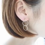 ダブルツイストフープ　樹脂ノンホールピアス　選べる3カラー　揺れる