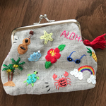 ALOHA柄刺繍がま口ポーチ☆