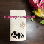 iPhone8   ／白☆人気のお洋服とバッグのついた人気の手帳型☆iPhoneケース☆スマホケース