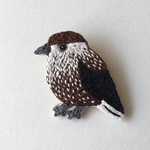 まるっとしたホシガラス4 刺繍ブローチ