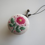 刺繍のマカロンポーチ（G）