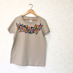【送料無料】手染め紅型の南の花のレディースTシャツ/ブーゲンビレアと蝶
