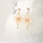 【送料無料】オーロラの雫✨雨の紫陽花ノンホールピアス【白&ピンク】