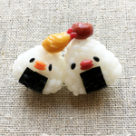 ペアむす子ブローチ