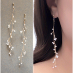 細く華奢なロングピアス**小枝ピアス かすみ草ピアス 