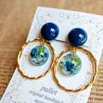 母の日にも☆ネイビー×ブルー系のお花のサークルお花のピアス