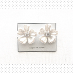 20%off♪大ぶり♡30㍉pearl flower&大粒ジルコニア*イヤリング