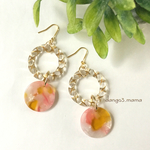 300円☆べっ甲(ピンク×イエロー)☆アクリルツイストクリアリングのピアス/イヤリング