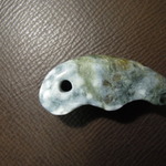 糸魚川翡翠　圧砕翡翠使用　ジュゴン君